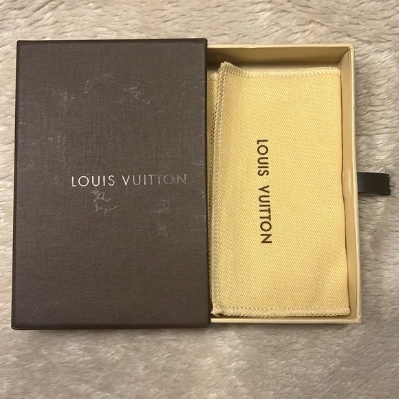 LOUIS VUITTON Tortoise Lock and Key Bag Charm/Key Holder - Picture 10 of 16